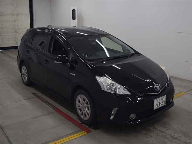 30165 TOYOTA PRIUS ALPHA ZVW41W 2013 г. (MIRIVE Osaka)